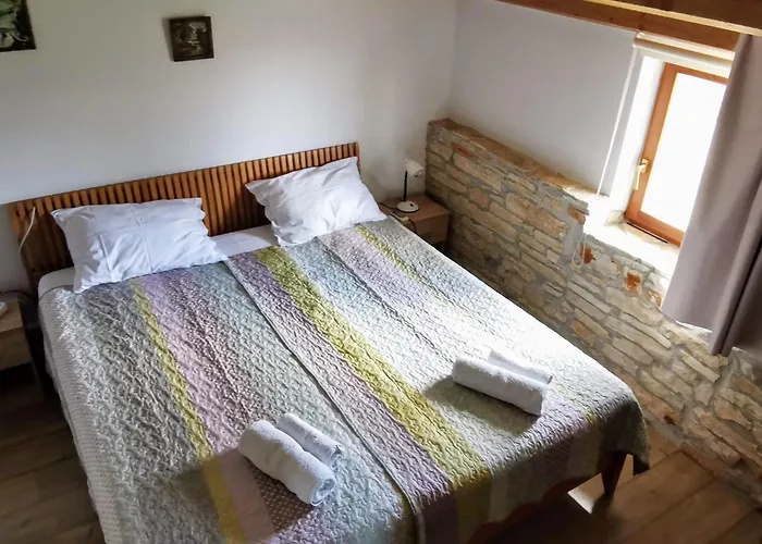 Eti Und Mia - 13 Personen- Piscine By Interhome