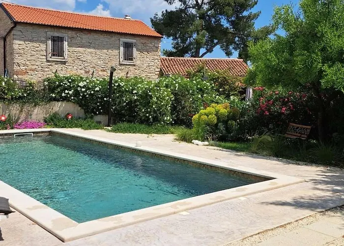 Eti Und Mia - 13 Personen- Piscine By Interhome Vikendica *