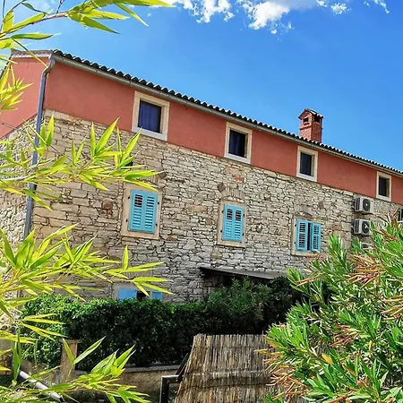 Eti Und Mia - 13 Personen- Piscine By Interhome