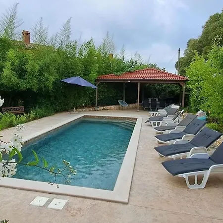 בית נופש Eti Und Mia - 13 Personen- Piscine By Interhome *
