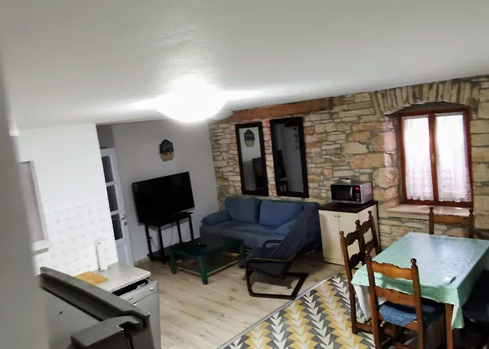 Eti Und Mia - 13 Personen- Piscine By Interhome Pula